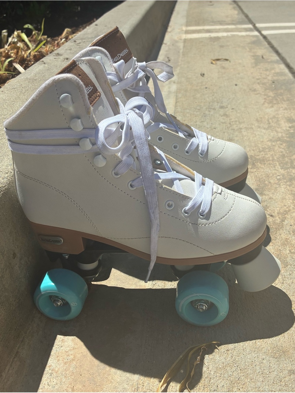 White Roller Skates - Classic Quad Skate